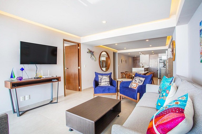 Oceanfront Condo · Pool, Hot Tub & Sunset Views
