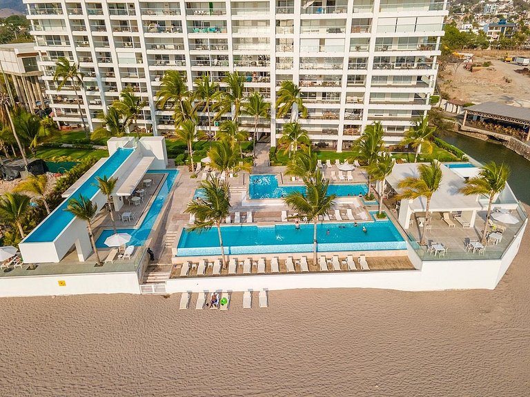 Condo Frente al Mar · Alberca, Jacuzzi y Vistas