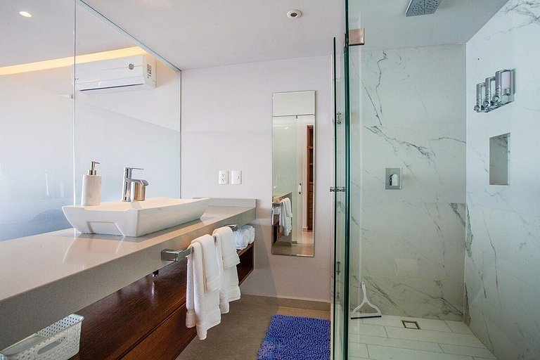 Oceanfront Condo · Pool, Hot Tub & Sunset Views