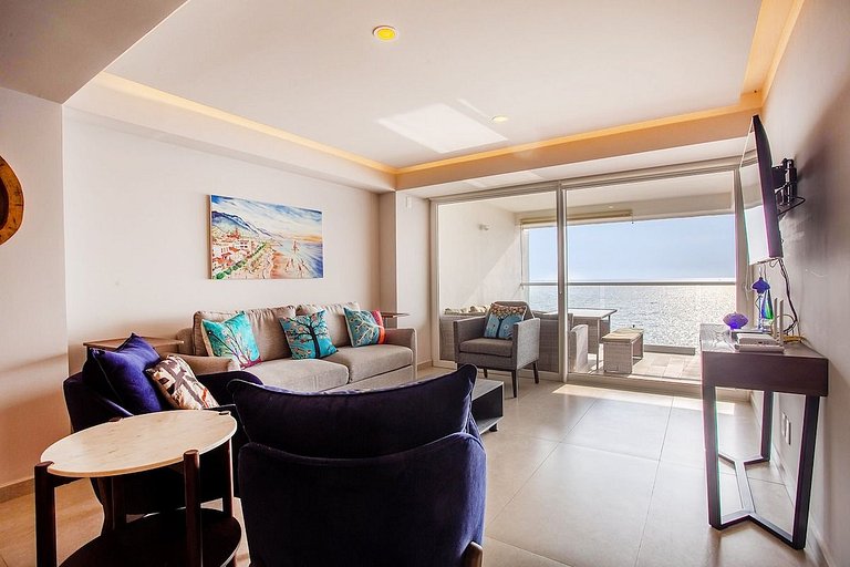 Oceanfront Condo · Pool, Hot Tub & Sunset Views