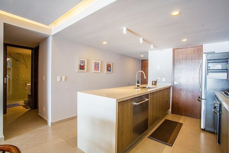 Oceanfront Condo · Pool, Hot Tub & Sunset Views