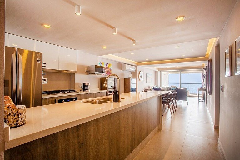 Oceanfront Condo · Pool, Hot Tub & Sunset Views