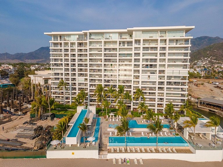 Oceanfront Condo · Pool, Hot Tub & Sunset Views