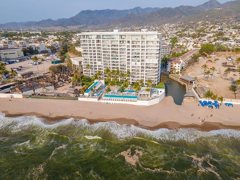 Oceanfront Condo · Pool, Hot Tub & Sunset Views