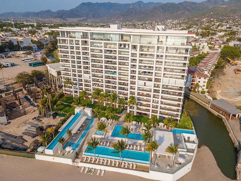 Oceanfront Condo · Pool, Hot Tub & Sunset Views