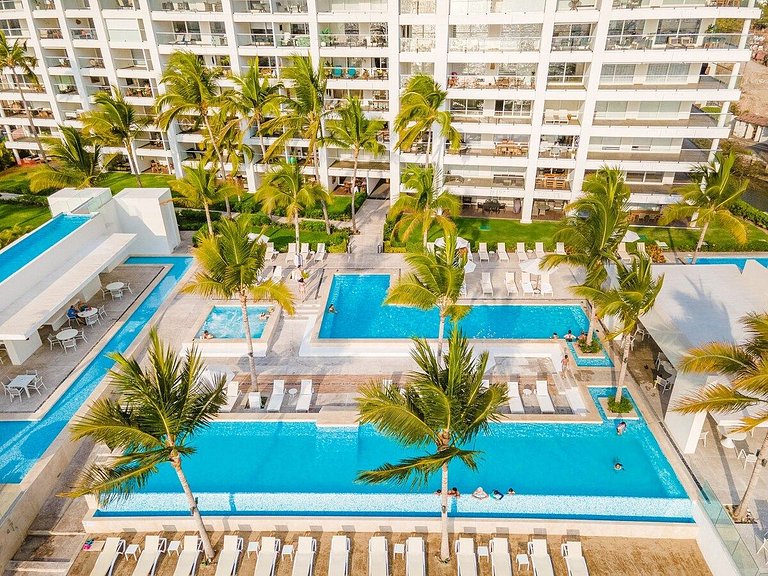 Oceanfront Condo · Pool, Hot Tub & Sunset Views