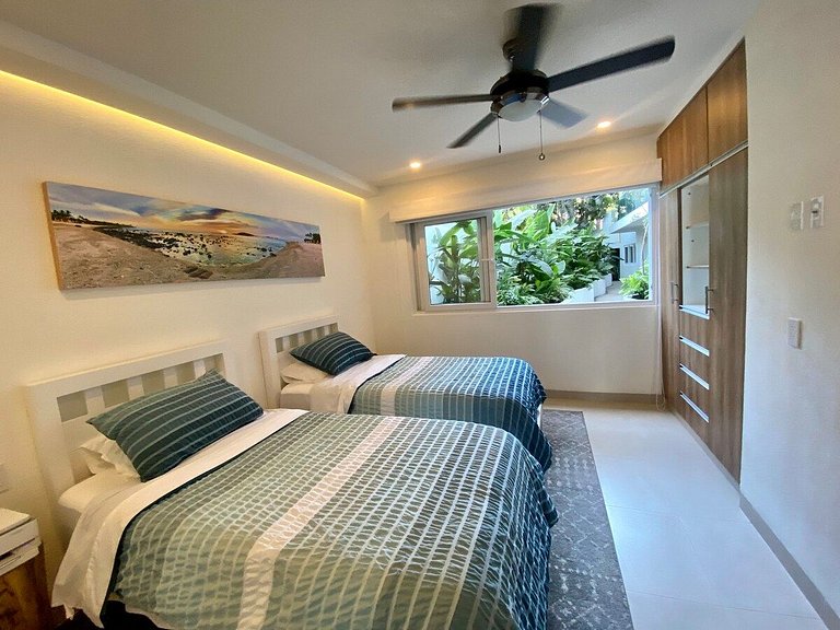 Oceanfront Condo with Pool, Gym & Beach Access