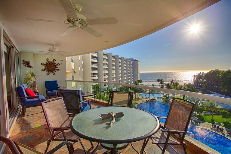 Oceanview Condo with Terrace, Pool & Beach Access
