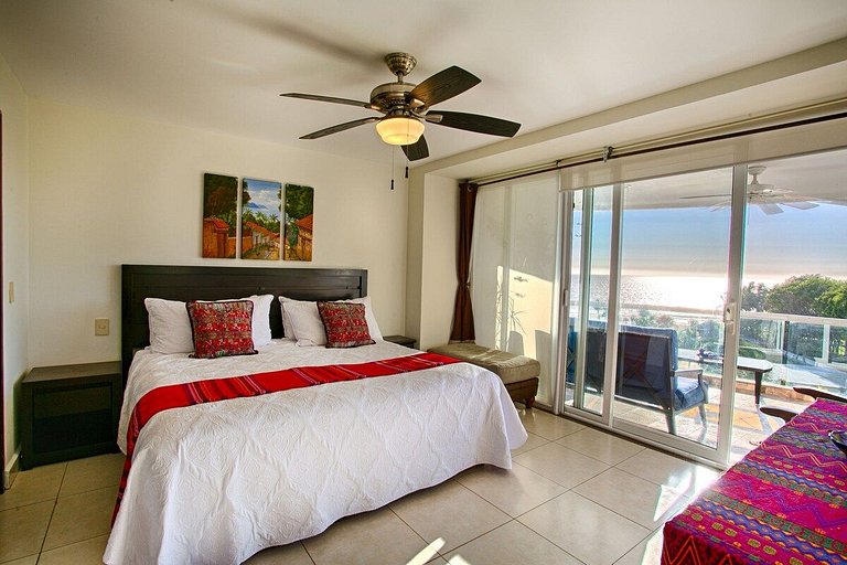 Vista al Mar, Terraza, Piscina y Acceso a la Playa