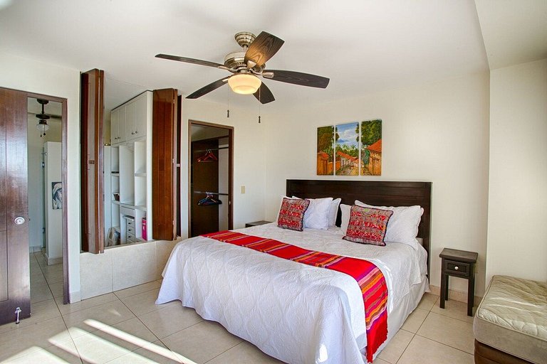 Vista al Mar, Terraza, Piscina y Acceso a la Playa