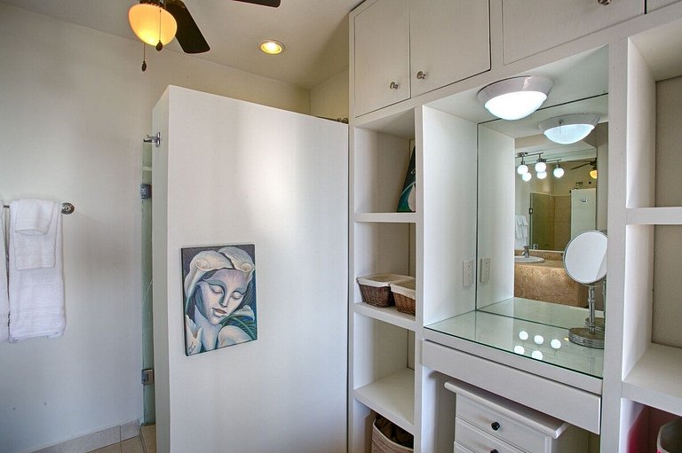 Oceanview Condo with Terrace, Pool & Beach Access