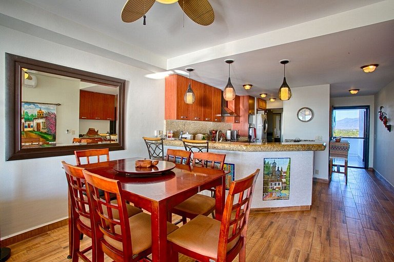 5th-Floor Oceanfront Terrace, Bay Views & Pools
