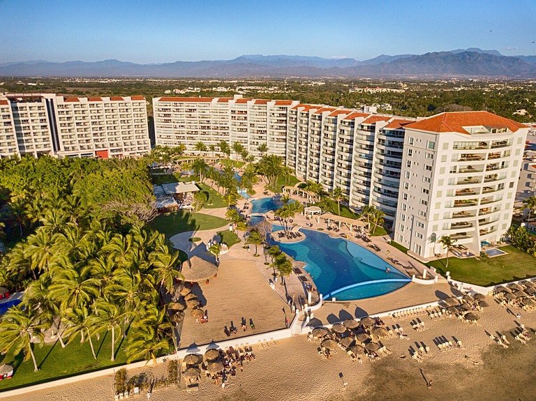 Terraza en Piso 5, Vista a la Bahía y Albercas