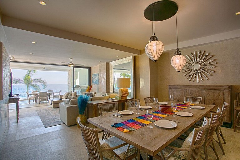 Phenom Oceanview, Golden Zone, Steps to Beach!