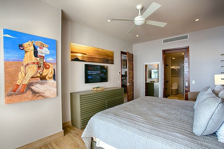 Phenom Oceanview, Golden Zone, Steps to Beach!