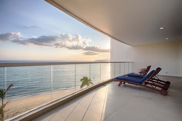 Beachfront Condo with Wrap-Around Terrace Views