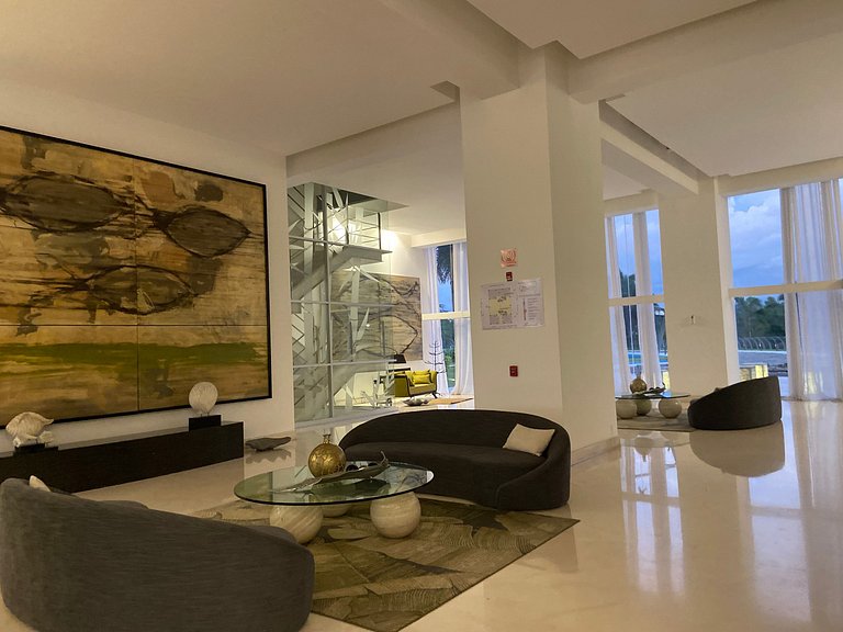 Beachfront Condo w/ Infinity Pool & Terrace Views