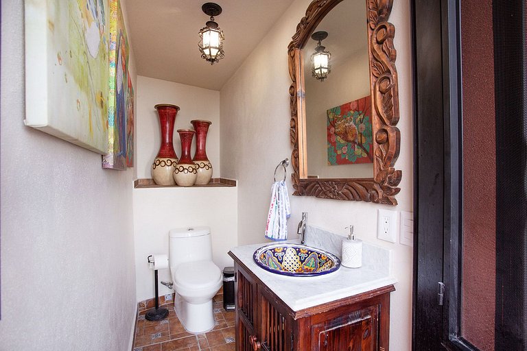 Newly Remodeled Seafront Home, Private Beach,Pool