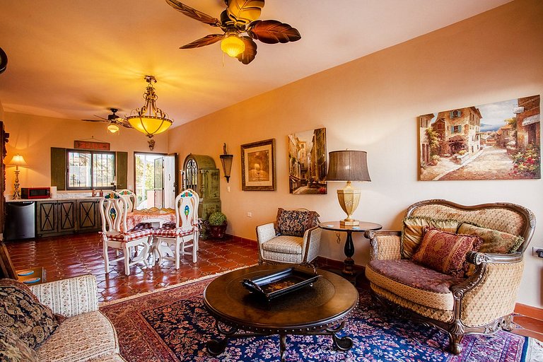 Newly Remodeled Seafront Home, Private Beach,Pool