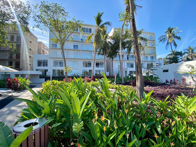 NEW Green District with Pool, 10min Walk to Beach!