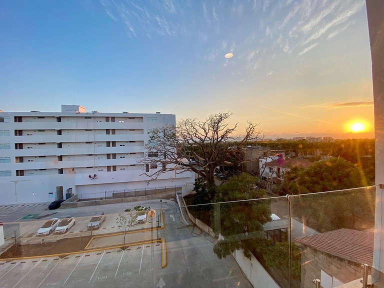Relaxing Stay, Pool, Balcony, Near Beach & Dining