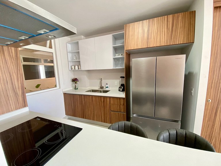 Relaxing Coastal Stay with Pool Near the Beach