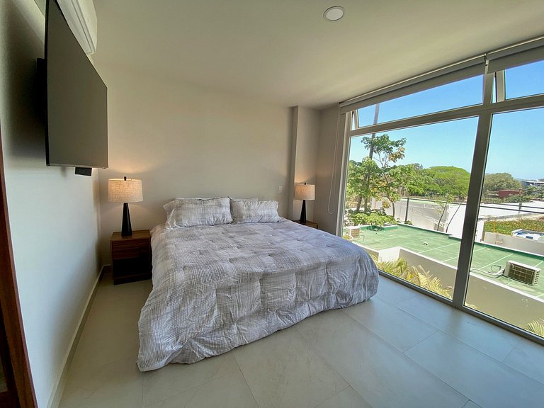 Relaxing Coastal Stay with Pool Near the Beach