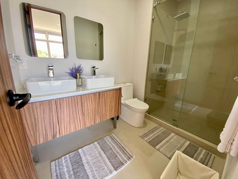 Relaxing Coastal Stay with Pool Near the Beach