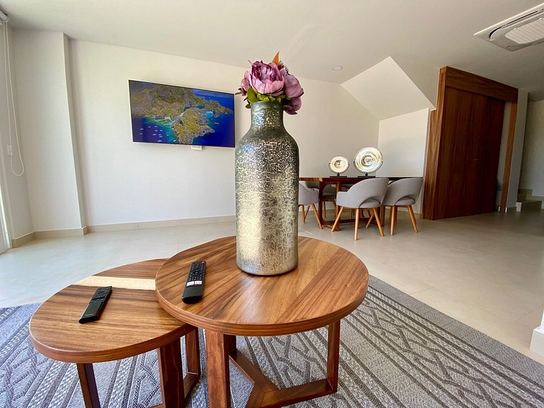 Relaxing Coastal Stay with Pool Near the Beach