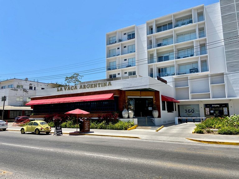 Relaxing Coastal Stay with Pool Near the Beach