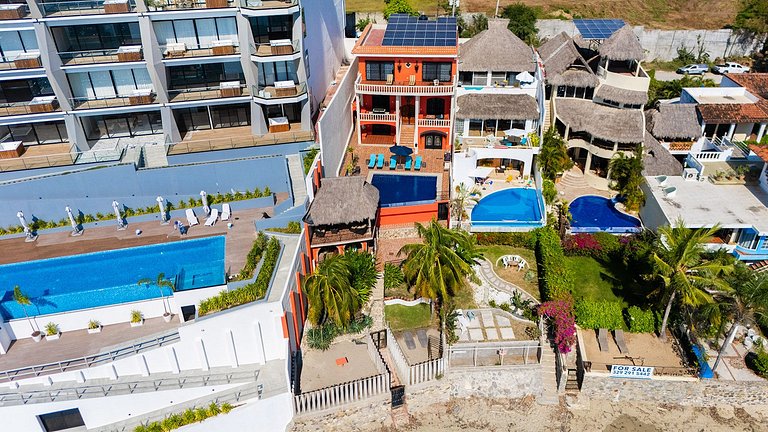 Newly Remodeled Seafront Home, Private Beach,Pool