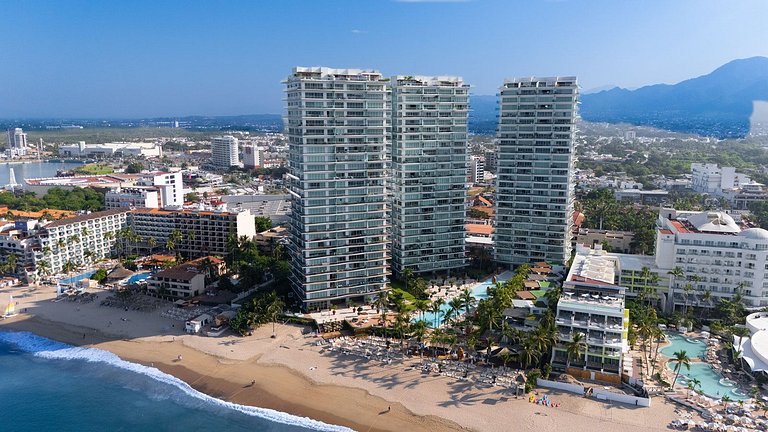 Icon Vallarta Frente al Mar, Alberca y Cine