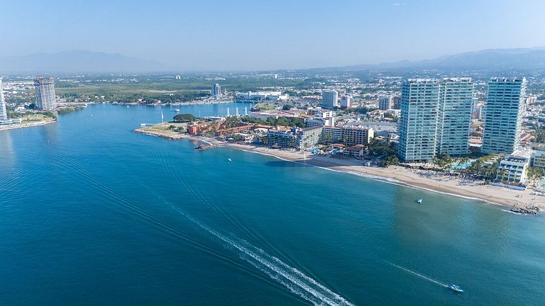 Vista al Mar · Albercas, Jacuzzis, Cine y Gimnasio
