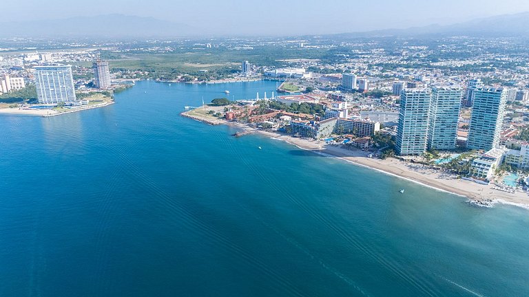 Icon Vallarta Beachfront, Infinity Pool & Cinema