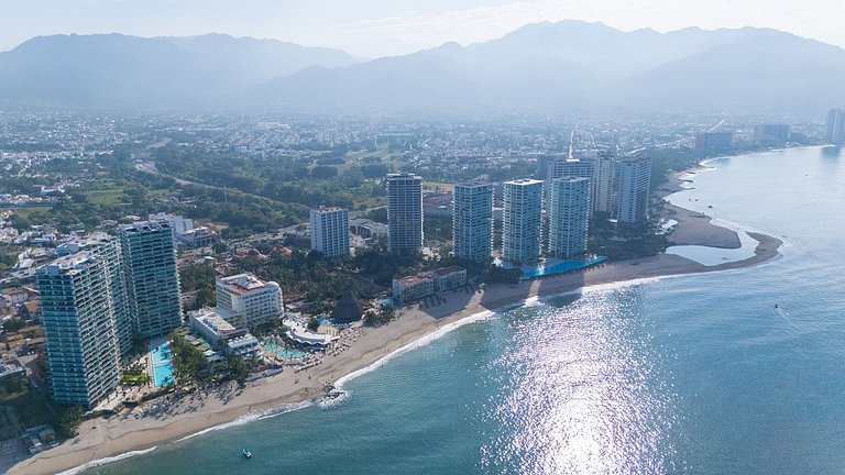 Icon Vallarta Beachfront, Infinity Pool & Cinema