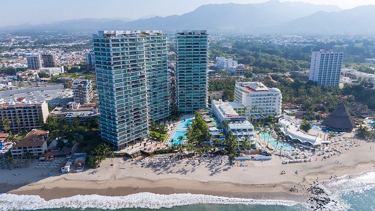 Icon Vallarta Frente al Mar, Alberca y Cine