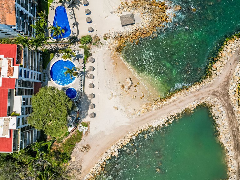 Oceanfront Condo w/ Private Terrace & Sunset Views