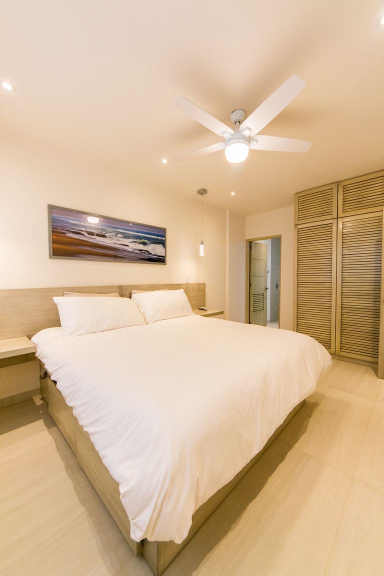 Oceanfront Condo w/ Private Terrace & Sunset Views