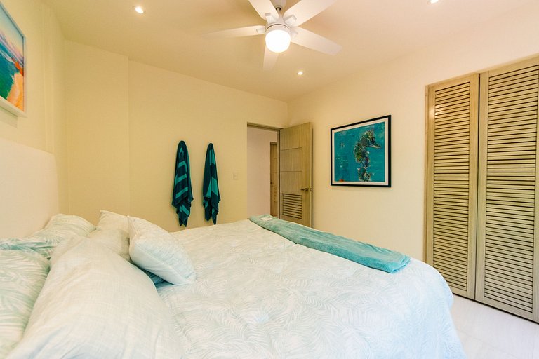 Oceanfront Condo w/ Private Terrace & Sunset Views