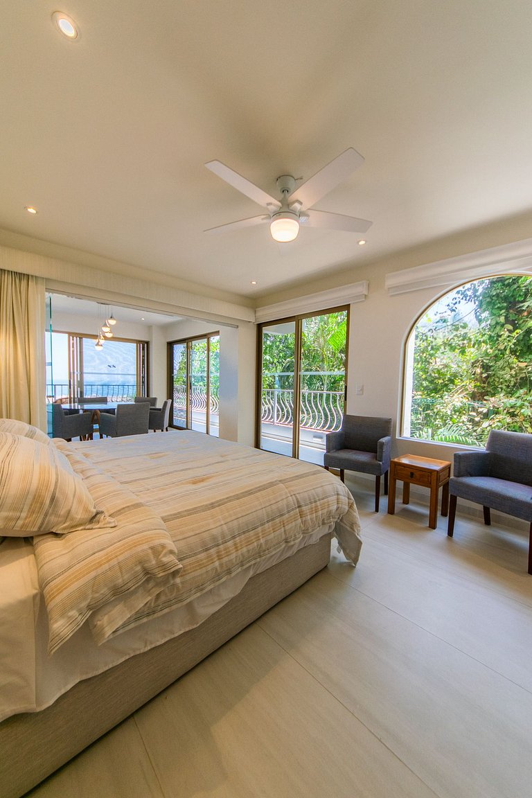 Oceanfront Condo w/ Private Terrace & Sunset Views