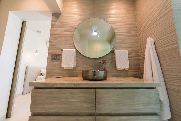 Oceanfront Condo w/ Private Terrace & Sunset Views