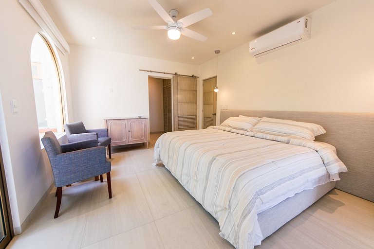 Oceanfront Condo w/ Private Terrace & Sunset Views