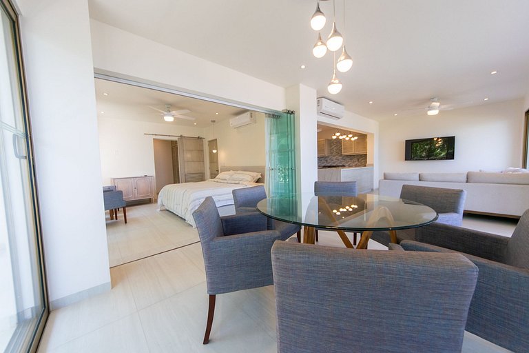 Oceanfront Condo w/ Private Terrace & Sunset Views
