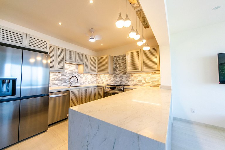 Oceanfront Condo w/ Private Terrace & Sunset Views