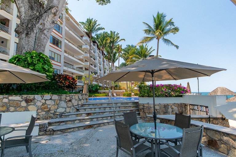Oceanfront Condo w/ Private Terrace & Sunset Views