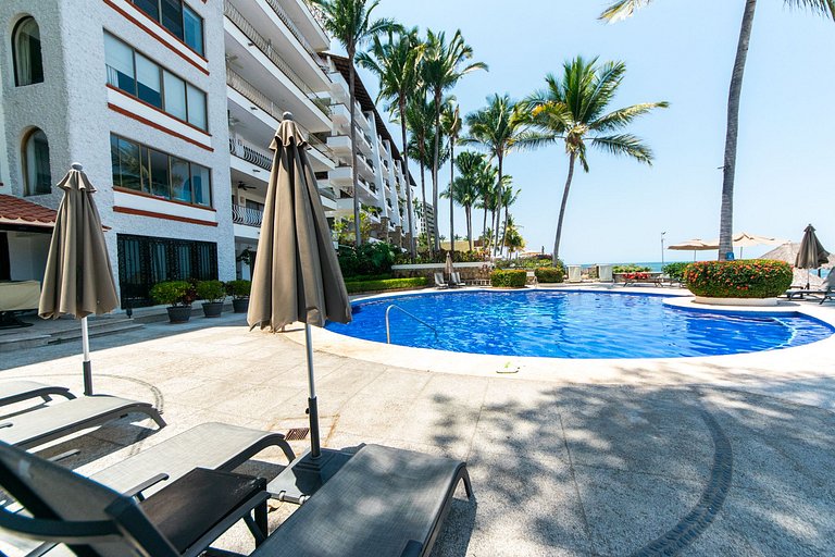 Oceanfront Condo w/ Private Terrace & Sunset Views
