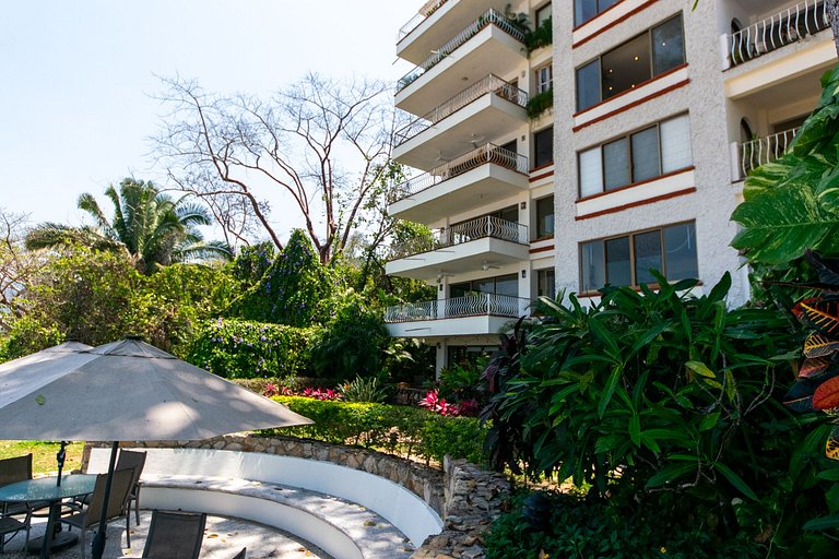 Oceanfront Condo w/ Private Terrace & Sunset Views