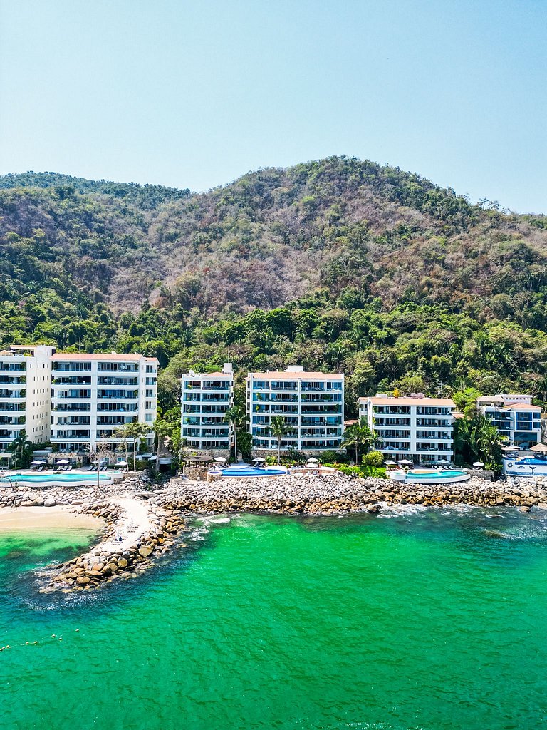 Oceanfront Escape with Los Arcos View - 3BR