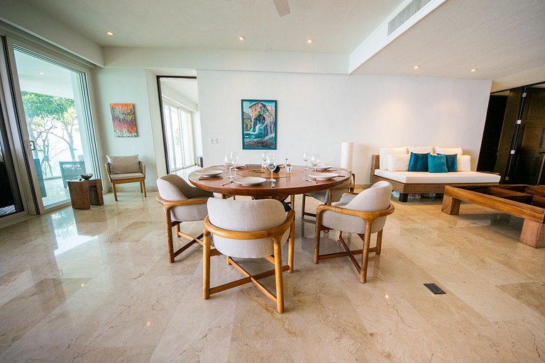 Oceanfront Escape with Los Arcos View - 3BR