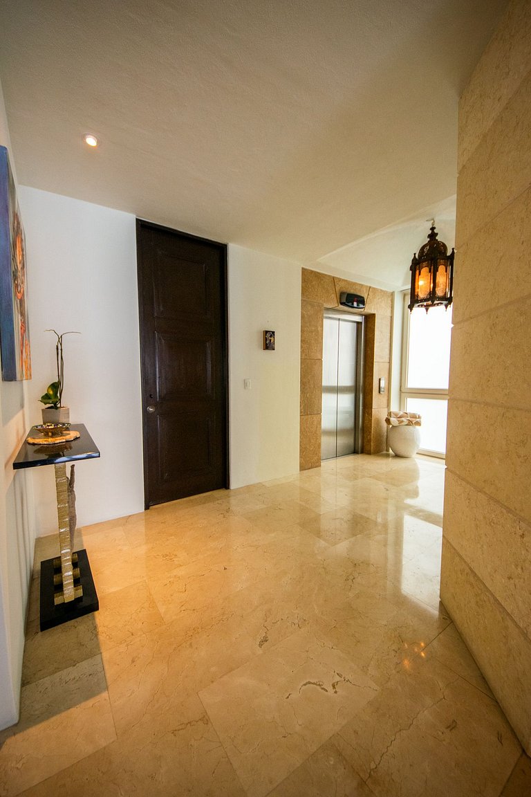 Oceanfront Escape with Los Arcos View - 3BR